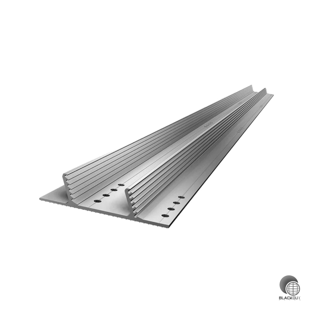 Passgenaues Aluminium-Überspannungsprofil für die SL Alu Vario Montagelinie — ermöglicht eine stabile, sparrenübergreifende Befestigung von PV-Modulen auf dem Schrägdach.