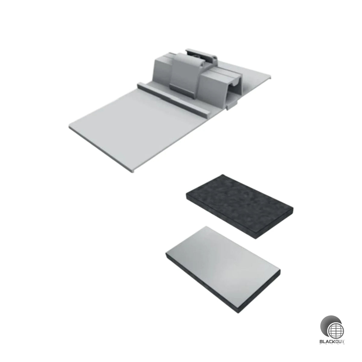 Aluminium-Bodenschuh mit Bautenschutzmatte für die lastverteilende Montage von Flachdach-PV-Anlagen bis 5° Neigung — materialschonend und korrosionsbeständig.
