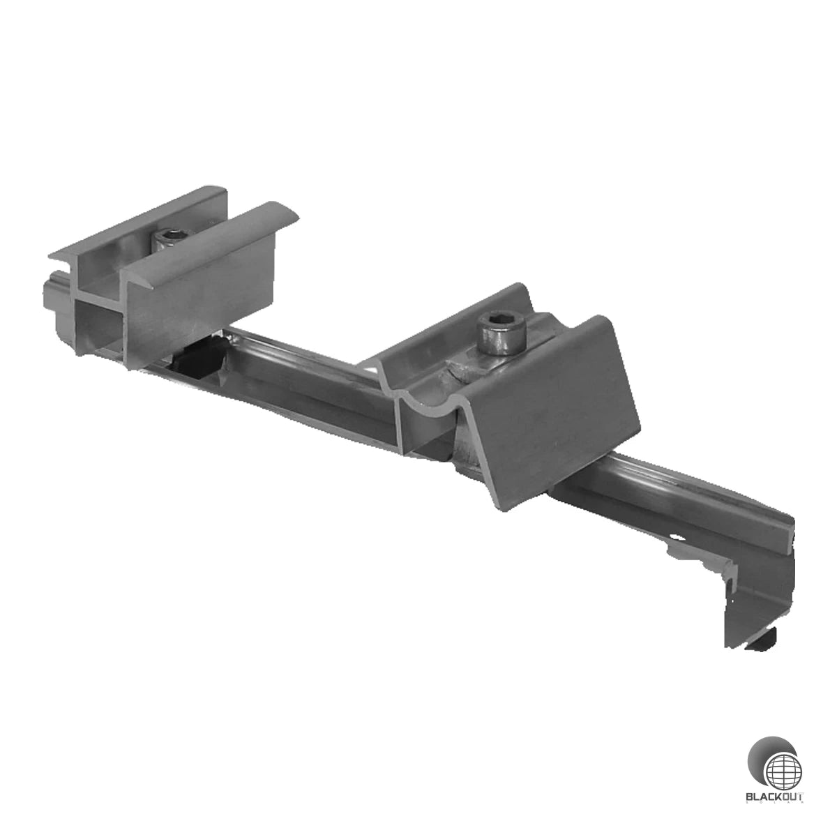 Handmuster des K2 SolidRail Medium Montagesystems mit Dachhaken, End- und Mittelklemmensets — ideal für Planungsberatung und Systemvorstellung.