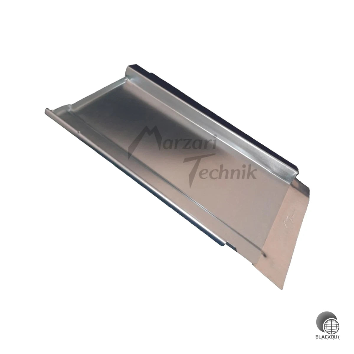 Verzinkte Metalldachplatte Typ Grande 313, passgenau abgestimmt auf den Dachziegel Braas Rubin 9V – für eine sichere und wetterfeste Montage von PV-Anlagen auf Metalldächern.