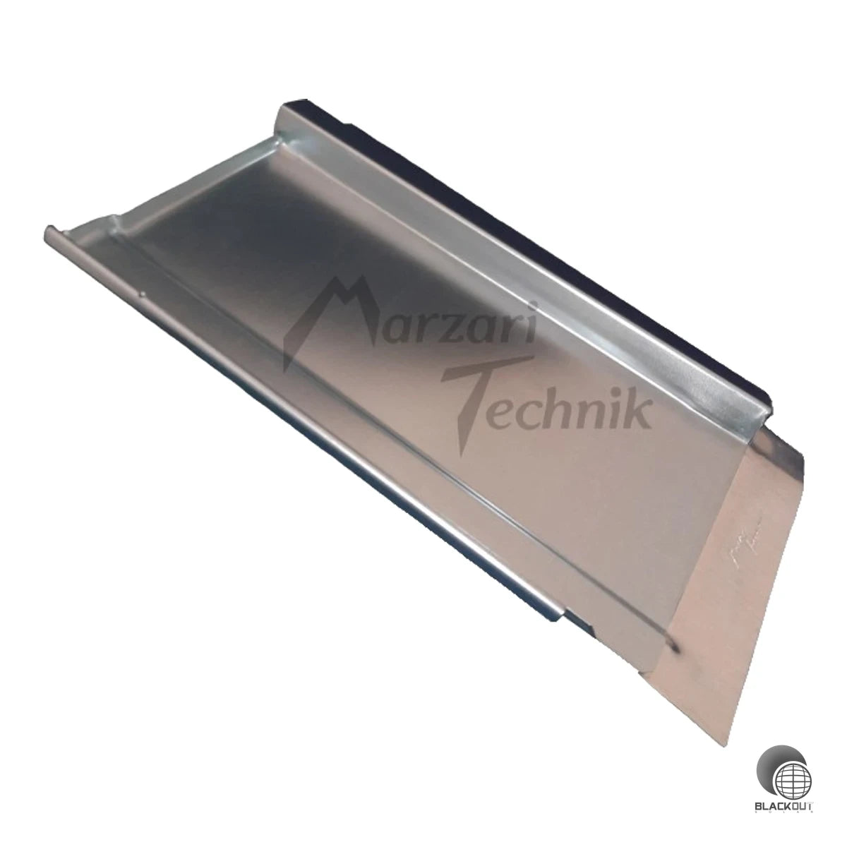Metalldachplatte von Marzari für die sichere Durchführung von Stockschrauben oder Dachhaken bei Photovoltaik-Montagen. Passend zum Ziegeltyp Rubin 9V von Braas in der Farbe Schwarzgrau.