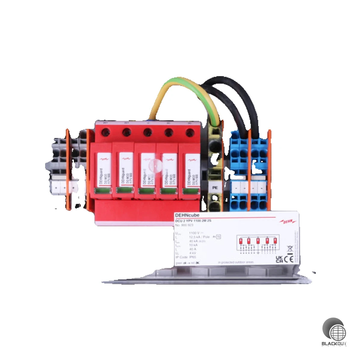 Der DEHNcube PV schützt zwei MPP-Eingänge mit je zwei Strings in PV-Anlagen bis 1100 V DC zuverlässig vor Überspannungen. Kompakter Generatoranschlusskasten im robusten IP65-Gehäuse für den Außeneinsatz.