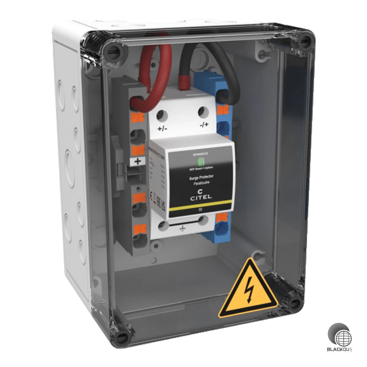 Kompakter Generatoranschlusskasten der XS-Serie mit kombiniertem Überspannungsschutz Typ 2+3, patentierter CTC-Technologie und IP65-Schutzart für PV-Anlagen auf Gebäuden der Blitzschutzklasse III/IV.