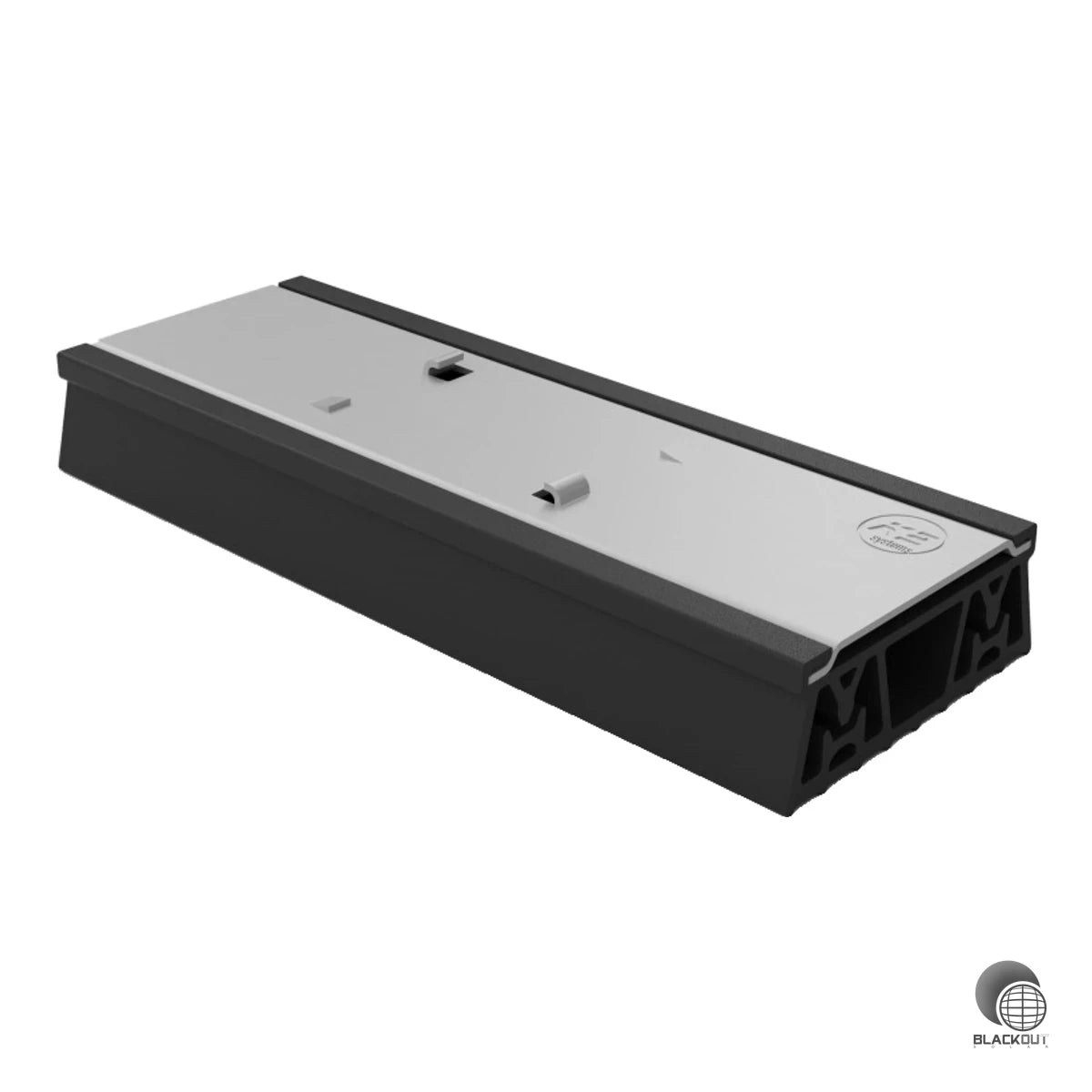 Vormontierter Lastverteiler aus Aluminium-Blechadapter und EPDM-Matte für die gleichmäßige Lastverteilung in Flachdach-PV-Anlagen. Kompatibel mit K2 Dome 6 und K2 Dome Zero Systemen.