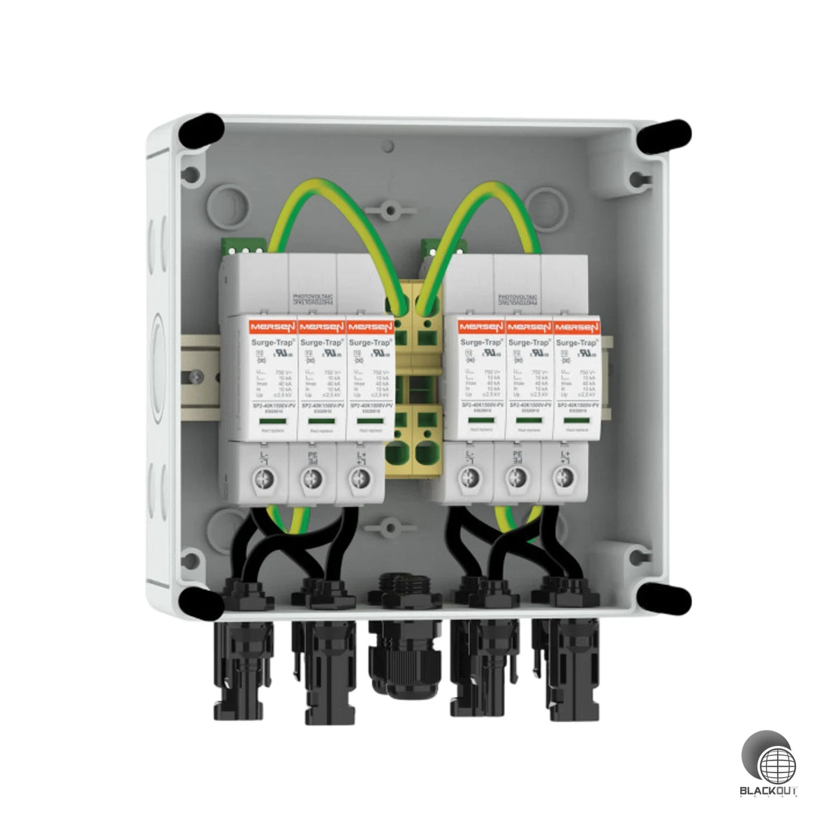 Vorinstallierter Photovoltaik-Generatoranschlusskasten von Mersen mit Typ 1+2 Überspannungsschutz für 2 MPP-Tracker und MC4-Steckanschlüssen — schützt Wechselrichter und PV-Anlage zuverlässig vor Blitz- und Überspannungen.