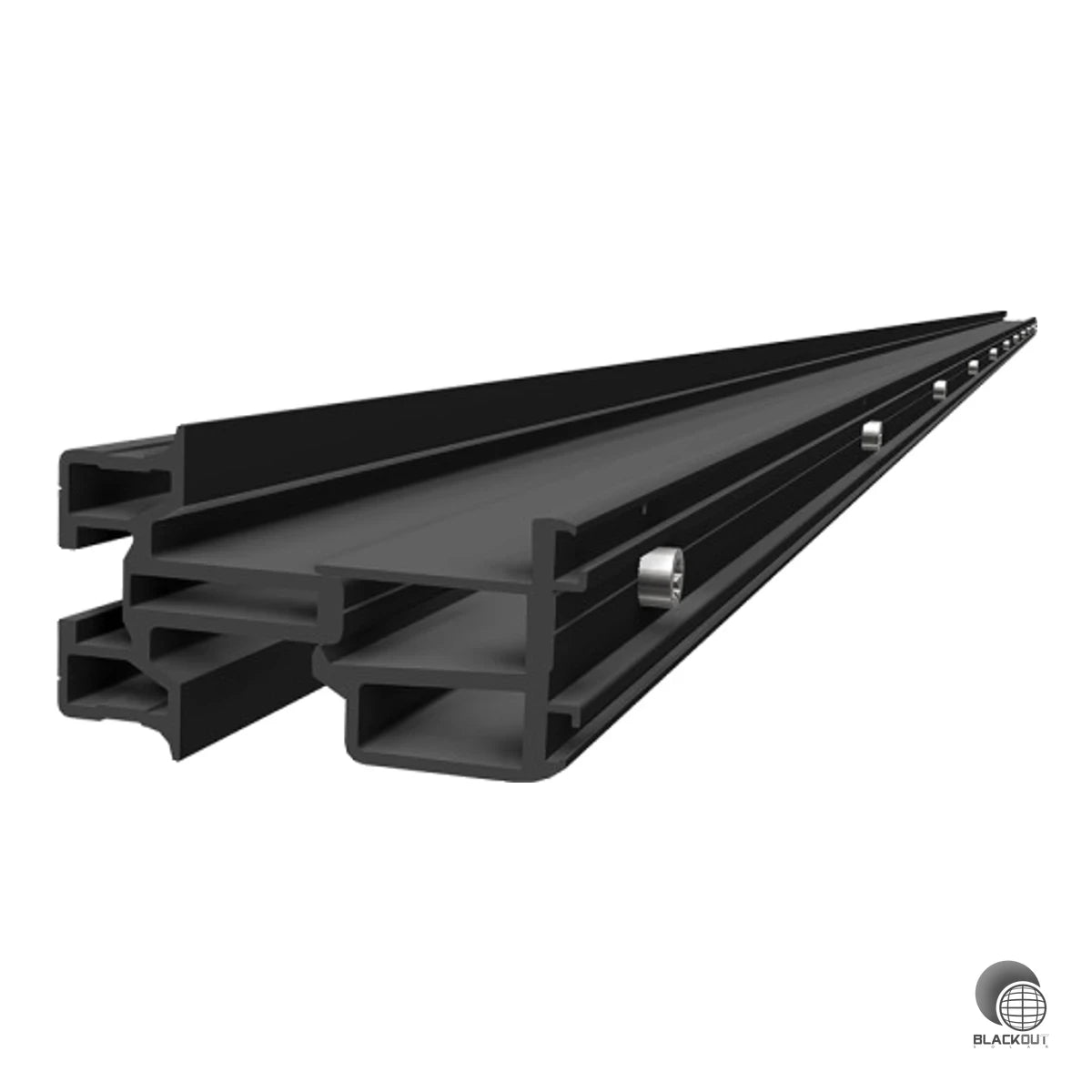 Vormontierte untere Fassadenschiene der SL Energy Wall zur Wandmontage von Solarmodulen. Kombiniertes Einlege- und Klemmprofil aus schwarz eloxiertem Aluminium mit variablem Klemmbereich von 28–50 mm.