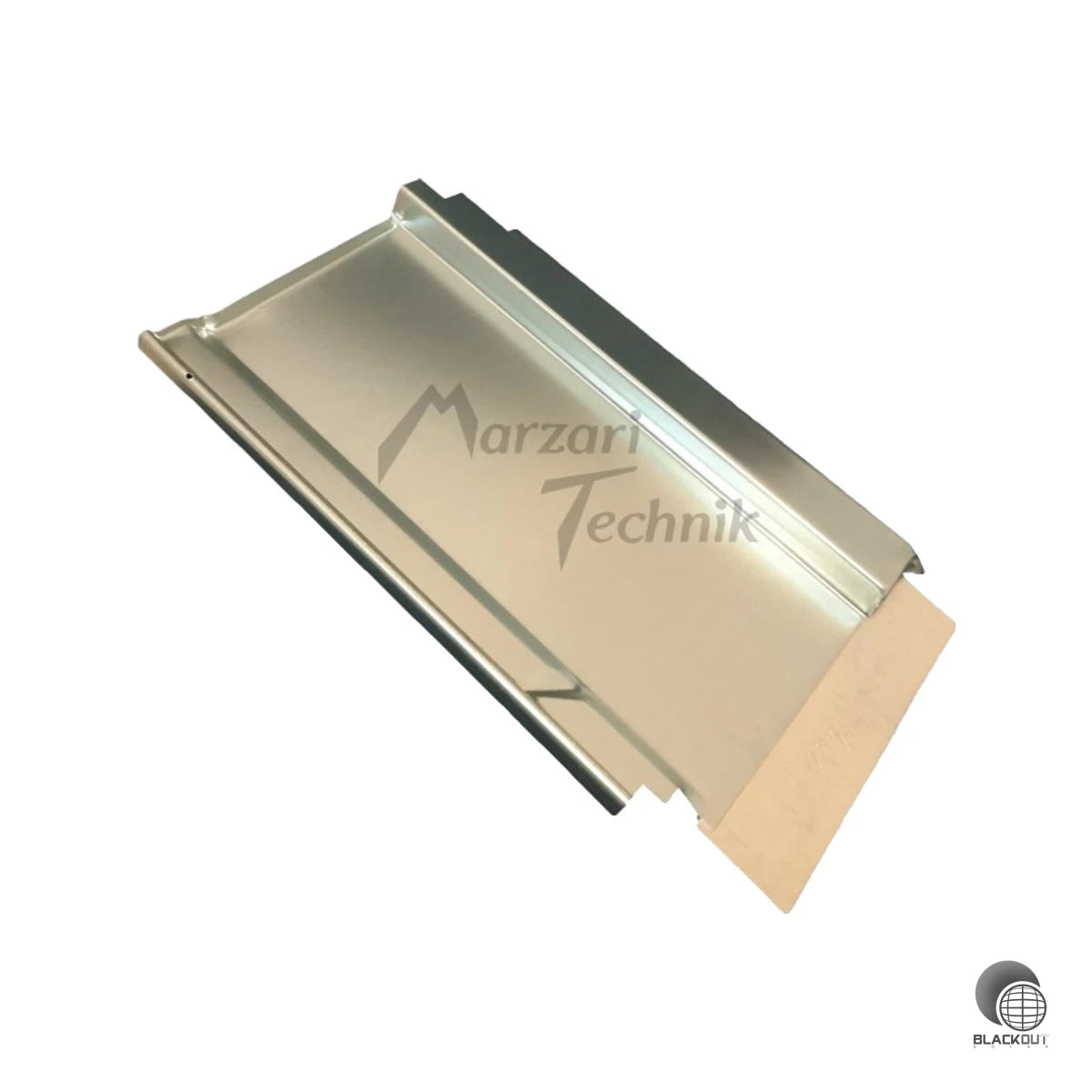 Passende Metalldachplatte für die sichere und dichte Kabelführung durch Dächer mit Braas Turmalin-Ziegeln — in dezenter schwarzgrauer Optik.