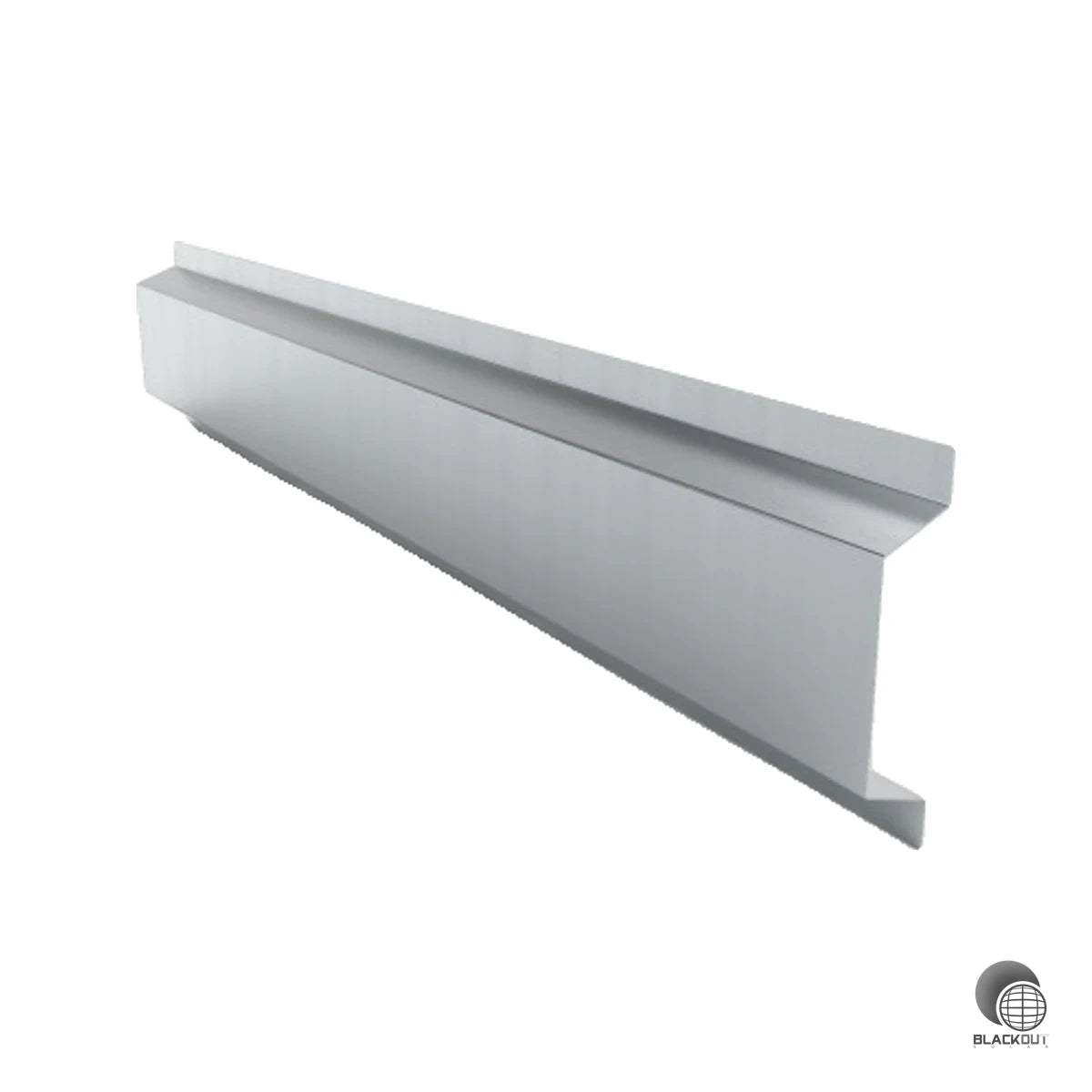 Aluminium-Rückwandverkleidung für aufgeständerte PV-Anlagen zur gezielten Reduzierung von Windlasten — projektbezogen und präzise auf die Anlage abgestimmt.