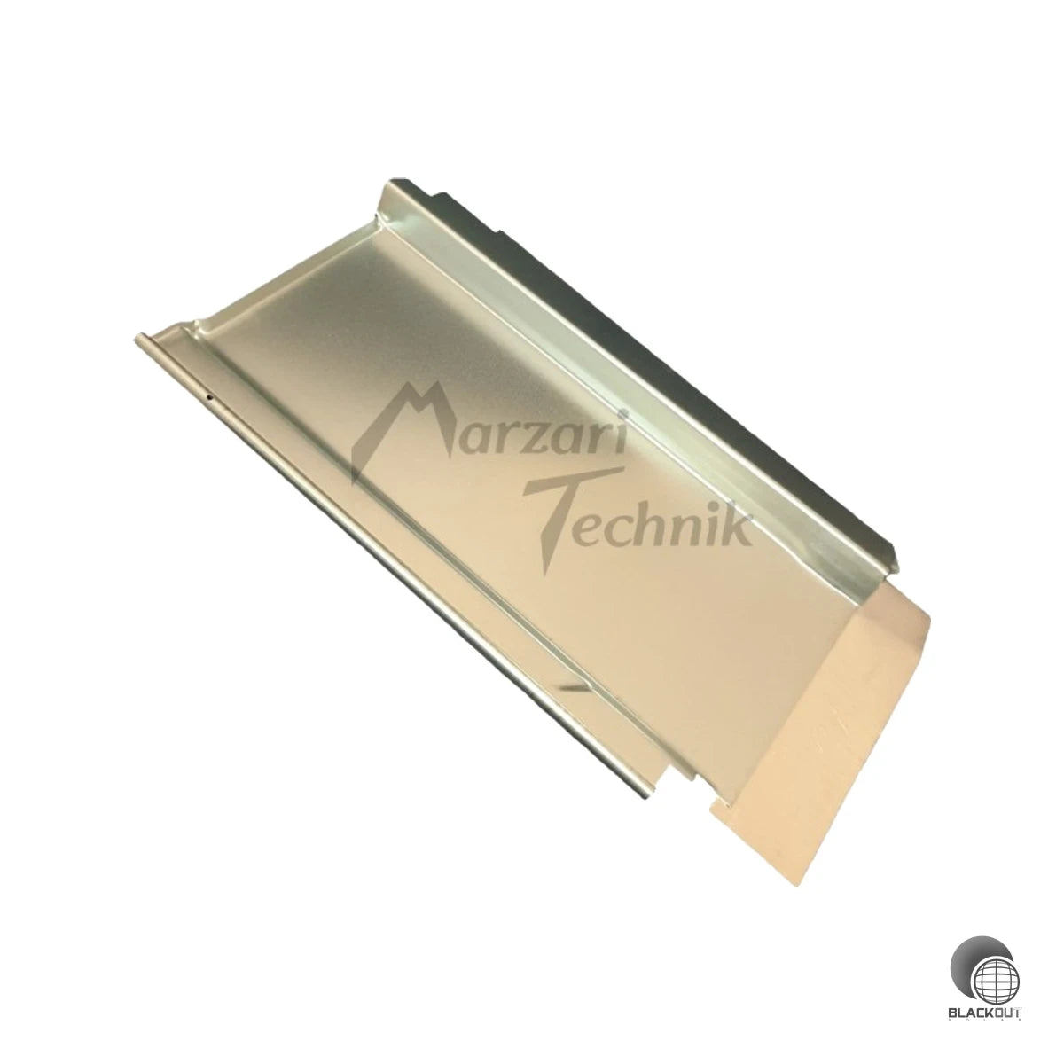 Passgenau gefertigte Metalldachplatte für Ton-Dachziegel – speziell kompatibel mit Alegra 12 (Wienerberger) und J 11 V variwell (Jacobi Walther) für eine sichere Kabeldurchführung bei der PV-Montage.