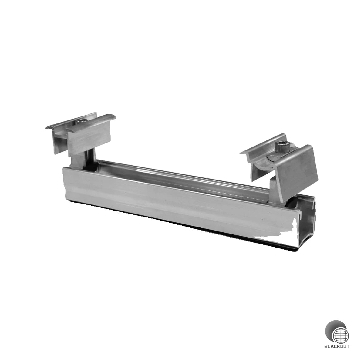 Ausstellungsstück des K2 MultiRail Systems — ideal zum Anfassen und Präsentieren im Fachhandel oder auf Messen. Enthält eine MultiRail 25 CSM Kurzschiene sowie je ein Mittel- und Endklemmen-Set.