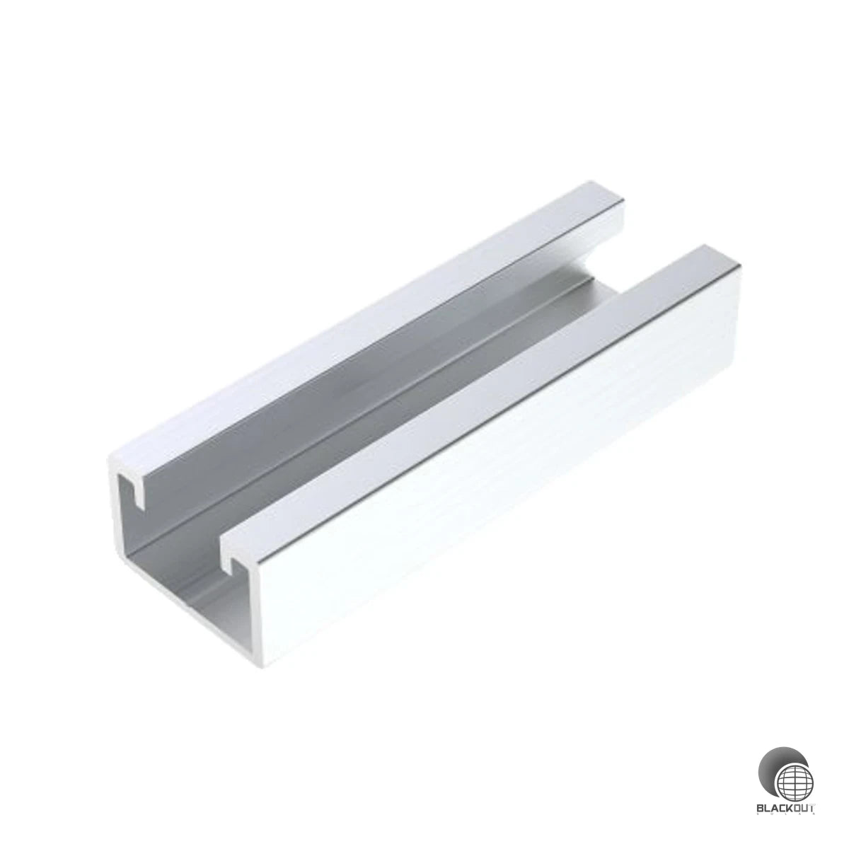 Die Aerocompact TS08SC Kurzschiene verbindet Stehfalzklemmen sicher mit der Unterkonstruktion – vorgelocht für M8-Schrauben und aus robustem Aluminium gefertigt.